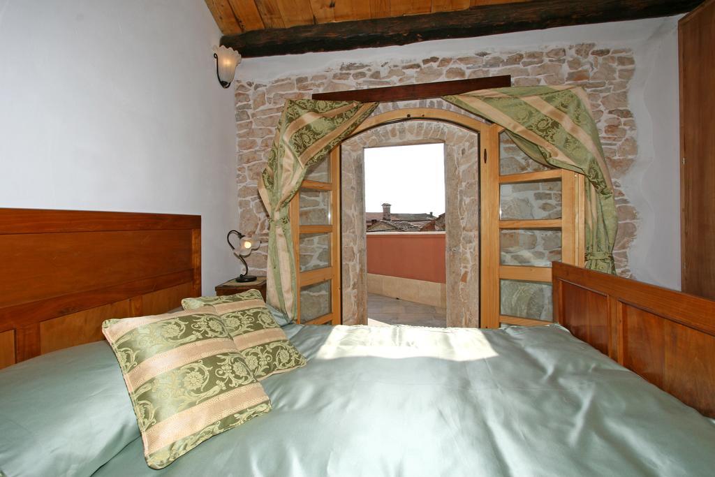 Kastel Kastelir Kaštelir Quarto foto